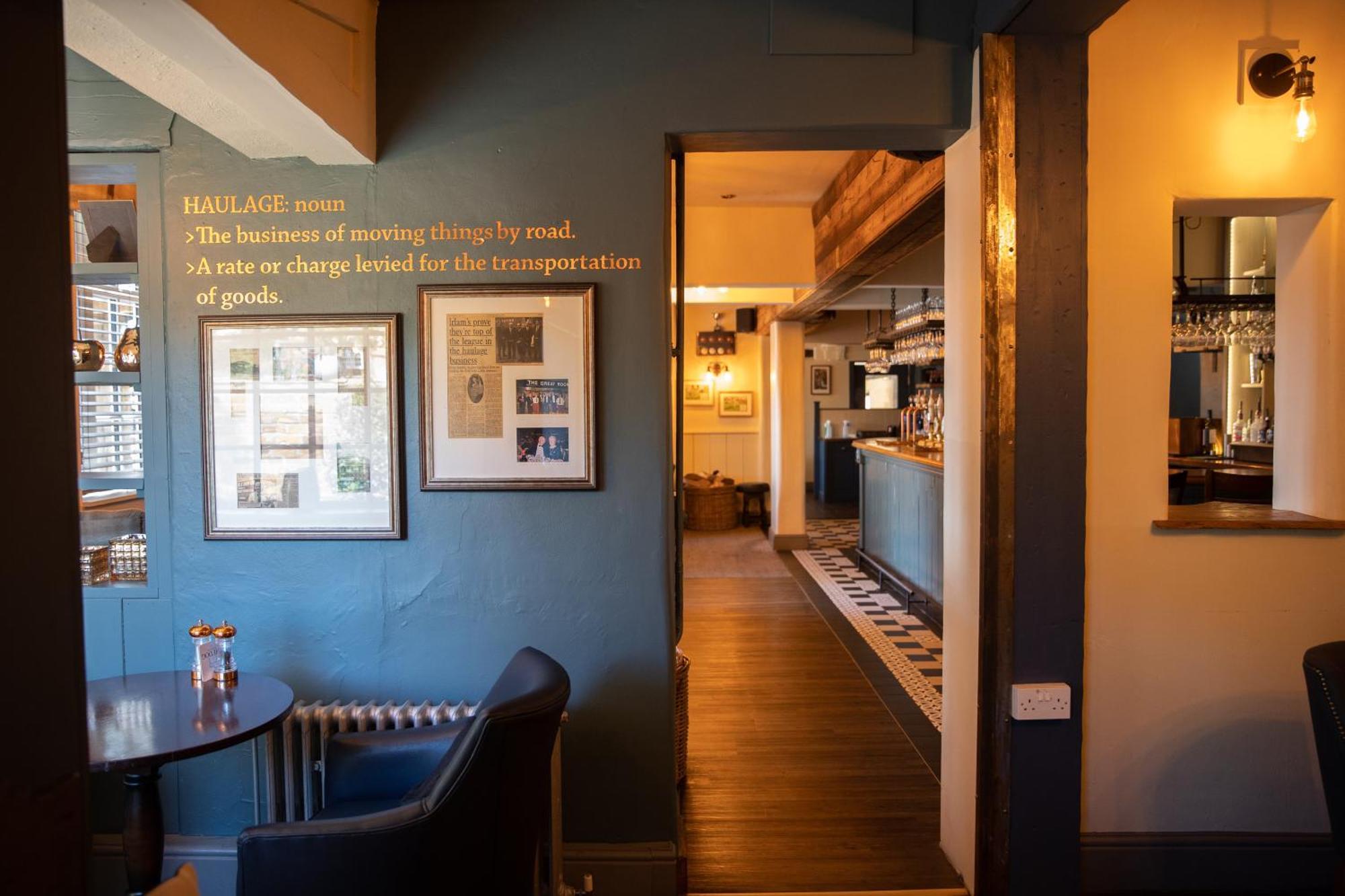 The Dog In Over Peover Knutsford Exterior photo