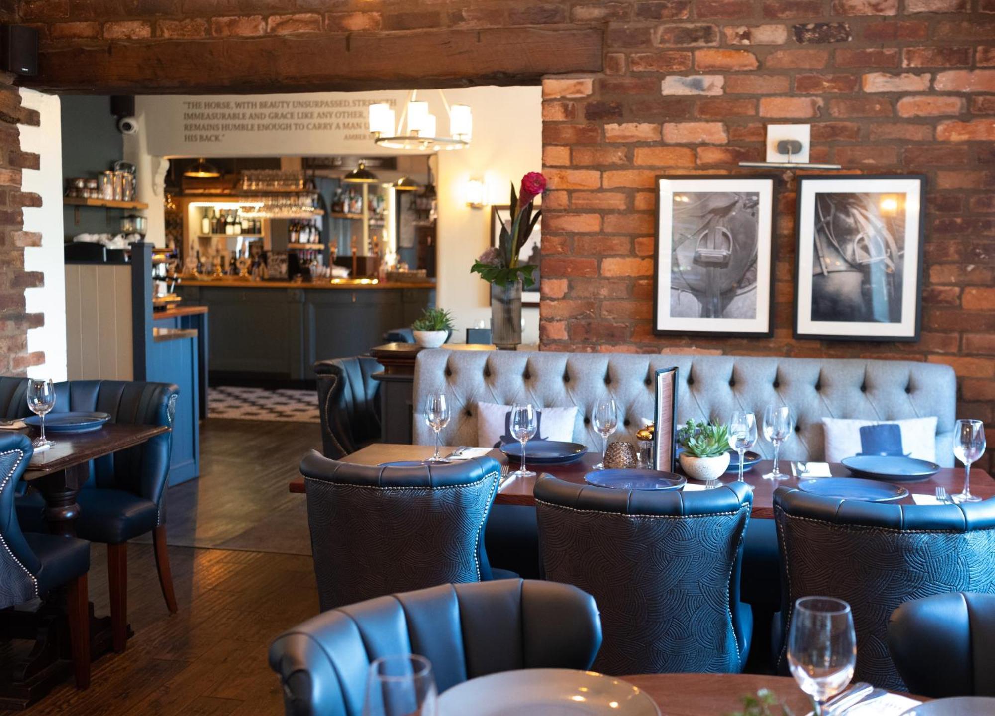 The Dog In Over Peover Knutsford Exterior photo